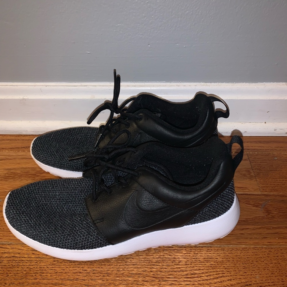 Nike tennis shoes